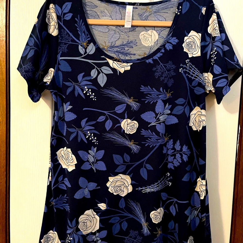 Lularoe classic T shirt